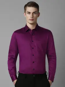 Louis Philippe Men Spread Collar Solid Cotton Slim Fit Formal Shirt