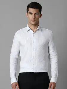 Louis Philippe Sport Men Super Spread Collar Checked Cotton Slim Fit Formal Shirt