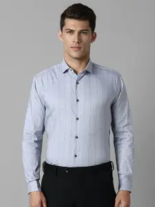 Louis Philippe Sport Men Super Spread Collar Checked Cotton Slim Fit Formal Shirt