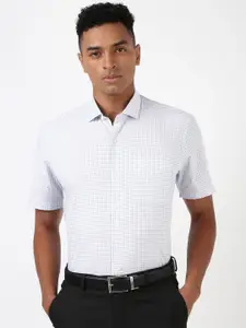 Peter England Men Spread Collar Checked Cotton Formal Shirt