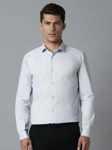 Louis Philippe Sport Men Super Spread Collar Geometric Printed Cotton Formal Shirt