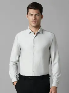 Louis Philippe Sport Men Super Spread Collar Solid Slim Fit Formal Shirt