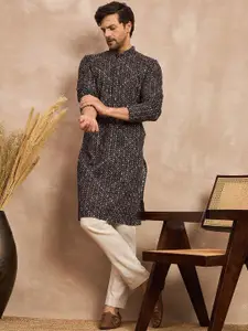 House of Pataudi Men Geometric Embroidered Kurta