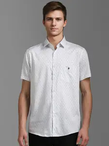 Louis Philippe Sport Men Spread Collar Conversational Printed Cotton Slim Fit Casual Shirt