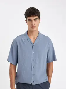 DeFacto Men Cuban Collar Solid Casual Shirt