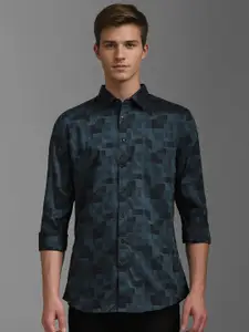 Louis Philippe Sport Men Spread Collar Geometric Printed Cotton Slim Fit Casual Shirt