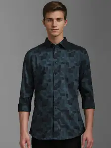 Louis Philippe Sport Men Spread Collar Geometric Printed Cotton Slim Fit Casual Shirt