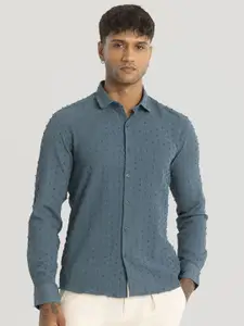 Snitch Men Smart Spread Collar Solid Slim Fit Casual Shirt