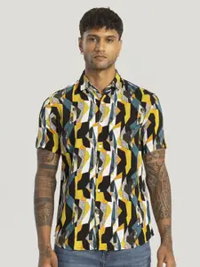Snitch Men Smart Spread Collar Abstract Printed Slim Fit Casual Shirt