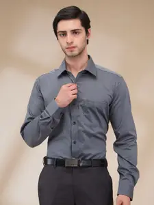 Park Avenue Men Spread Collar Micro Checked Cotton Formal Shirt