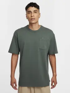 Nike Sportswear Premium Essentials Men's Pocket T-Shirt