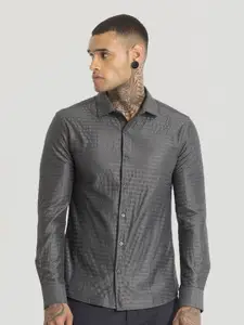Snitch Men Smart Spread Collar Textured Slim Fit Casual Shirt