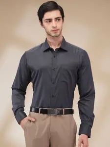 Park Avenue Men Cutaway Collar Solid Cotton Slim Fit Formal Shirt