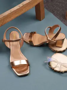 DressBerry PU Block Sandals