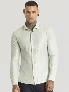 Snitch Men Smart Spread Collar Textured Slim Fit Casual Shirt