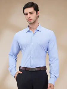 Park Avenue Men Cutaway Collar Micro Checked Nylon Slim Fit Formal Shirt