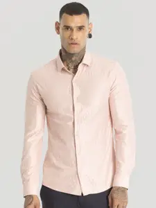 Snitch Men Smart Spread Collar Textured Slim Fit Casual Shirt