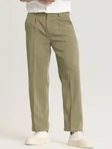 Snitch Men Relaxed Loose Fit Pleated Mid-Rise Trouser