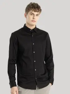 Snitch Men Smart Spread Collar Solid Cotton Slim Fit Semiformal Shirt