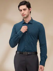 Park Avenue Men Cutaway Collar Micro Ditsy Printed Cotton Slim Fit Formal Shirt