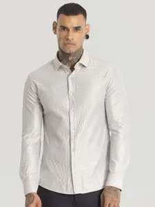 Snitch Men Smart Spread Collar Textured Slim Fit Casual Shirt
