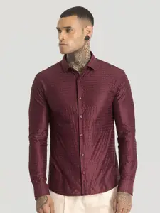 Snitch Men Smart Spread Collar Textured Slim Fit Casual Shirt