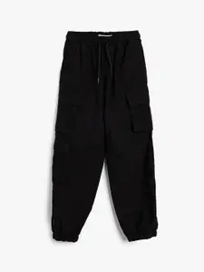 Koton Boys Solid Mid-Rise Joggers