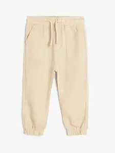 Koton Boys Mid-Rise Regular Fit Joggers Trousers