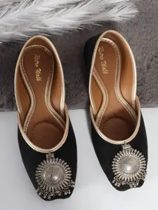 Retro Walk Women Ethnic Embellished Mojaris