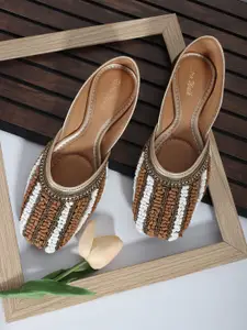 Retro Walk Women Embellished Ethnic Mojaris