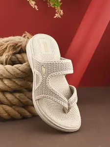 ONSOLE Women Self Design Sliders