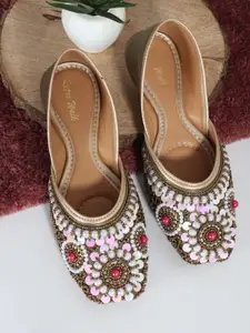 Retro Walk Women Ethnic Embellished Mojaris