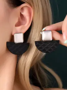 SALTY Lush Luxury Studs Earrings