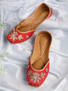 House of Pataudi Women Embellished Ethnic Mojaris Flats