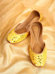 House of Pataudi Women Embellished Ethnic Mojaris Flats