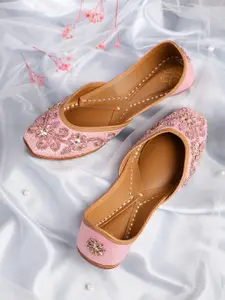 House of Pataudi Women Embellished Ethnic Mojaris Flats