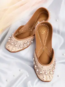 House of Pataudi Women Embellished Ethnic Mojaris Flats