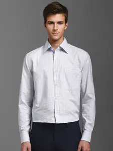 Louis Philippe Men Classic Cutaway Collar Geometric Printed Cotton Formal Shirt