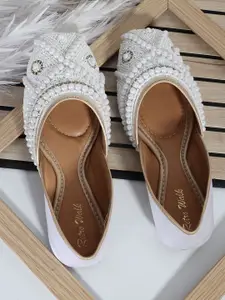 Retro Walk Women Ethnic Embellished Mojaris