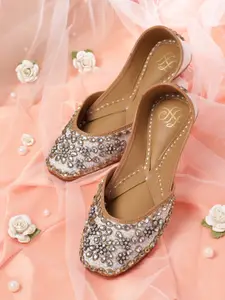 House of Pataudi Embellished Ethnic Mojaris