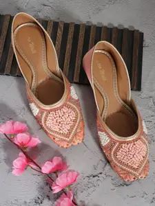 Retro Walk Women Embellished Ethnic Mojaris