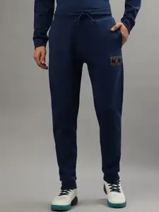 Iconic Men Solid Regular Fit Mid-Rise Joggers