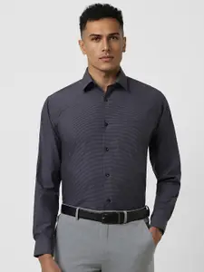 Van Heusen Men Spread Collar Pinstripes Striped Cotton Slim Fit Formal Shirt