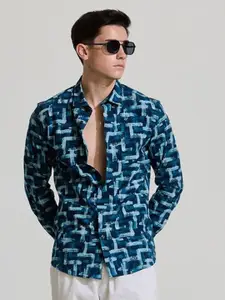 Snitch Men Smart Spread Collar Abstract Printed Casual Shirt