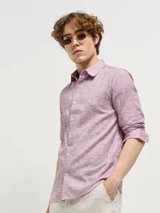 THE BEAR HOUSE Men Spread Collar Solid Casual Shirt