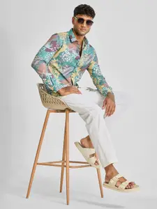 Snitch Men Smart Spread Collar Abstract Printed Casual Shirt