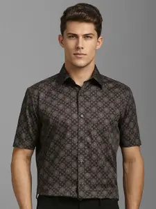 Louis Philippe Men Classic Spread Collar Geometric Printed Cotton Formal Shirt