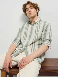 THE BEAR HOUSE Men Spread Collar Vertical Striped Cotton Relaxed Fit Casual Shirt