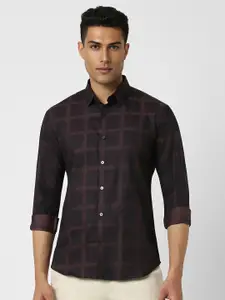 V Dot Men Spread Collar Checked Cotton Slim Fit Casual Shirt
