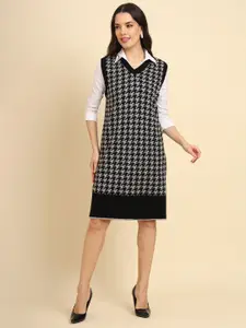 The Roadster Lifestyle Co. Women Abstract Printed V-Neck Sweater Vest Sweater